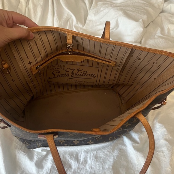 Authentic Louis Vuitton Neverfull MM - Picture 9 of 9